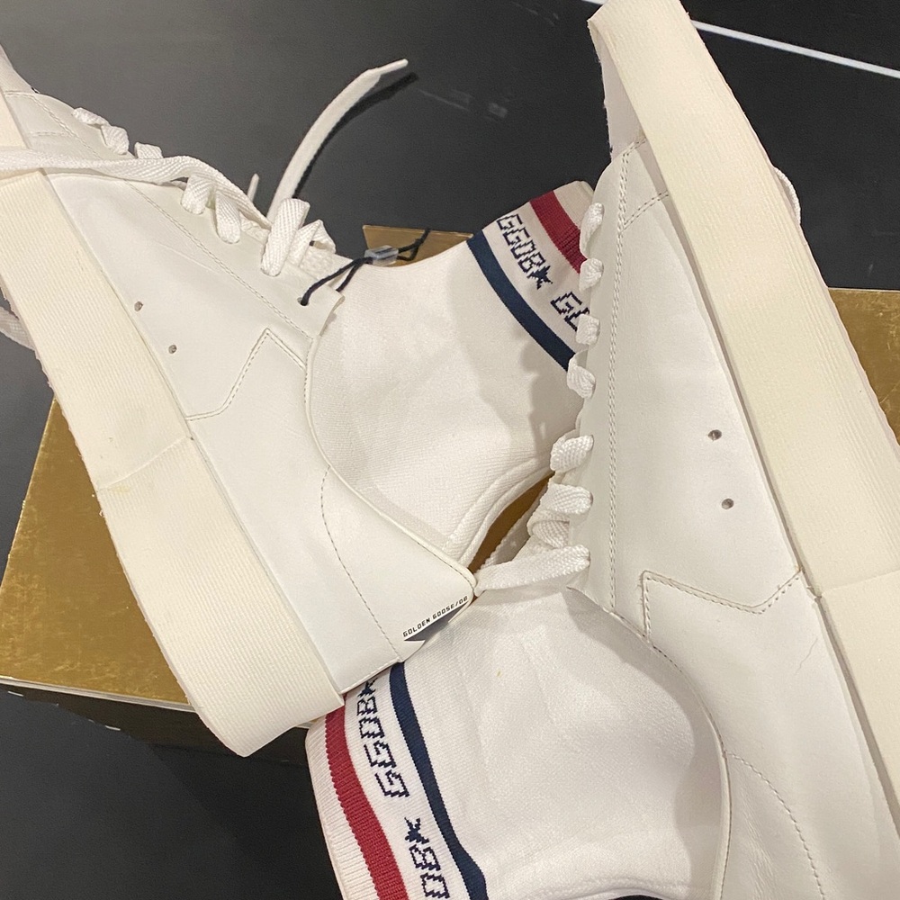 Golden Goose Cream Sneakers with Gold Detail - Picture 8 of 12